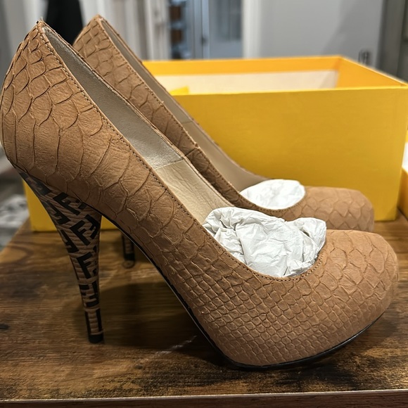 Fendi heels - Picture 2 of 8